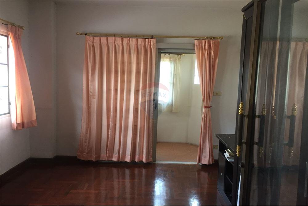 Nong Chok Second hand single house condo for sale rent